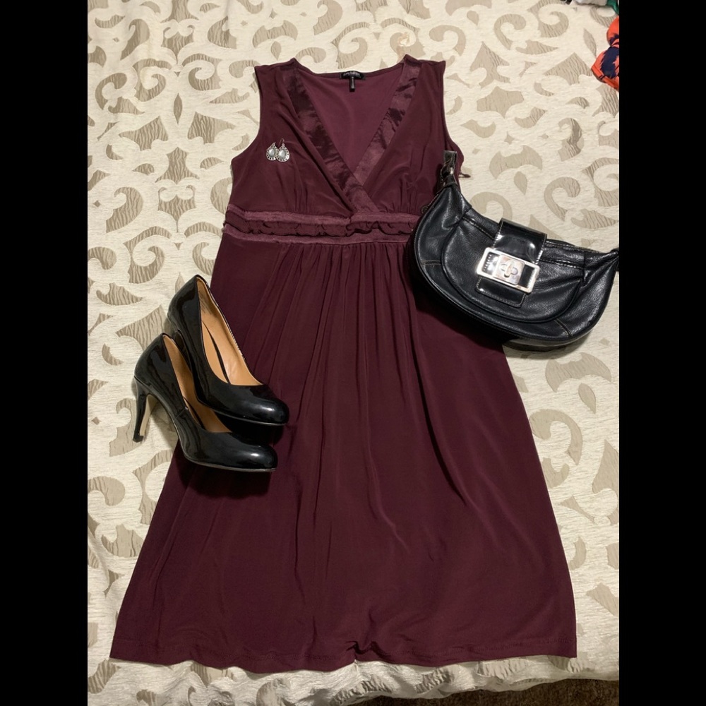 Daisy Fuentes V-neck dress eggplant purple color